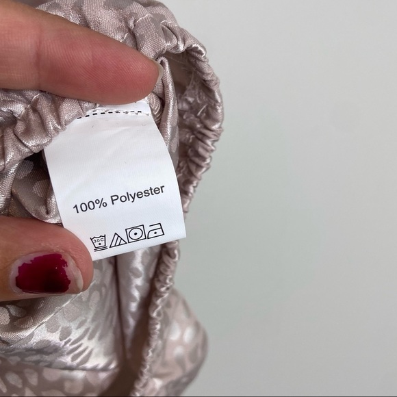 Satin off the shoulder blouse - Picture 7 of 7